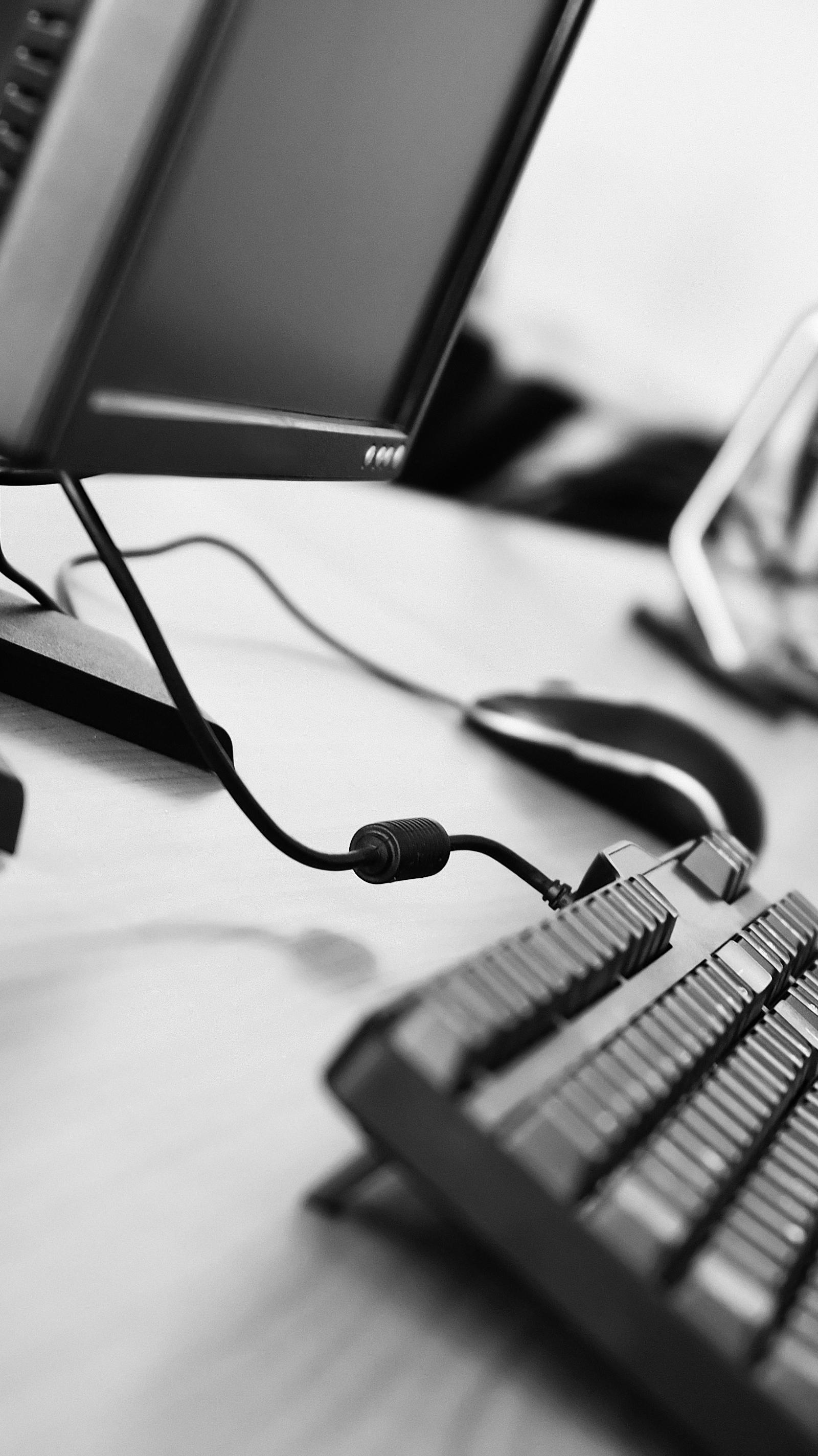 Karachi's Tech Sector Struggles With Connectivity Issues, Parliamentary Panel Warns